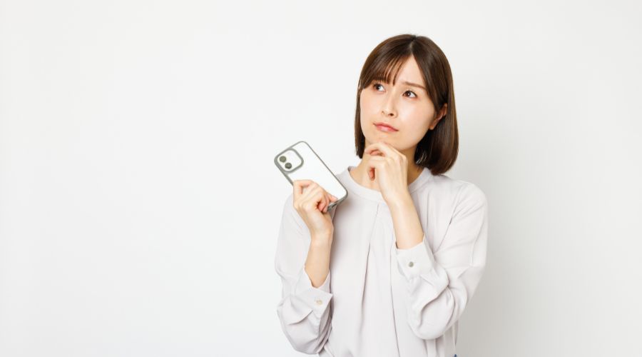 トラブルで困っている女性